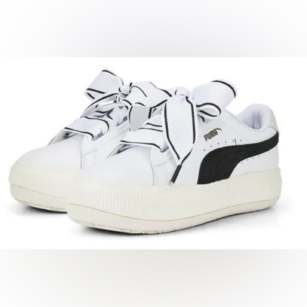 Puma White and Black Sneakers with Ribbon Laces Size 7.5